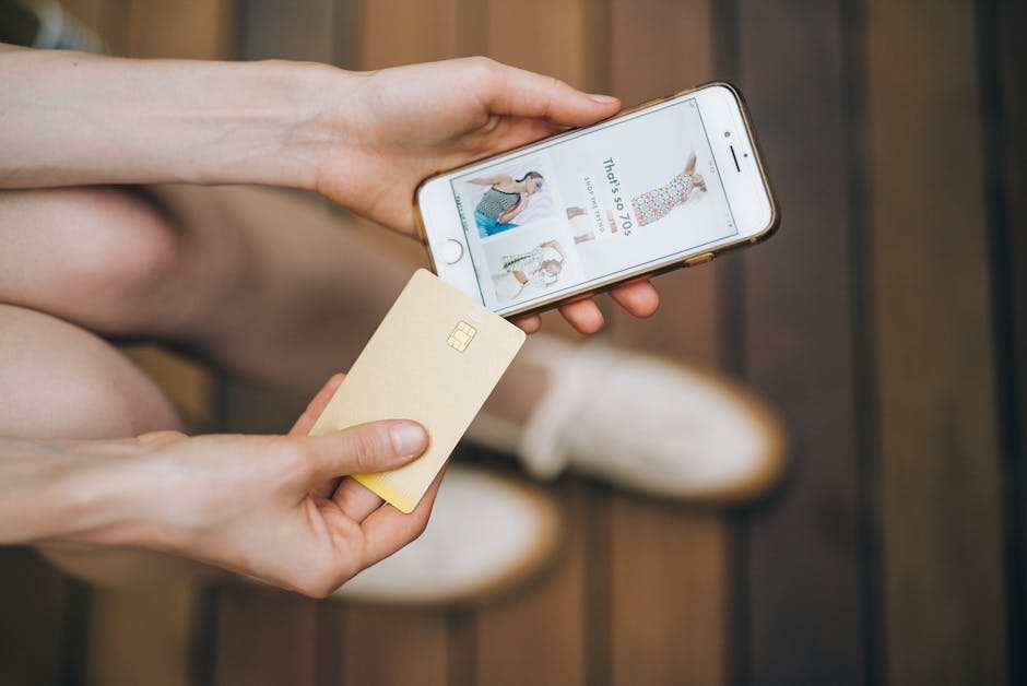 Pagamento online com smartphone e cartao de credito