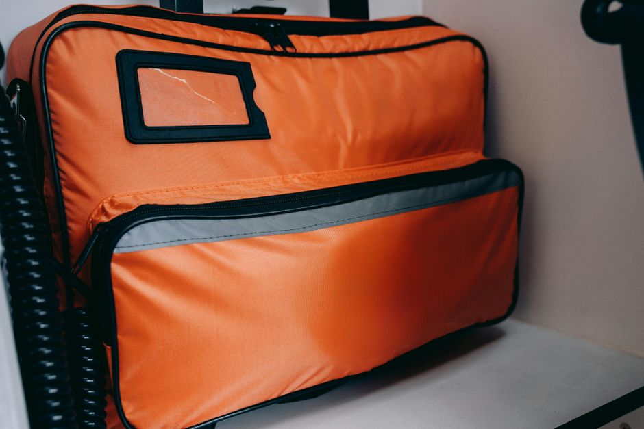 Kit de sobrevivencia para carro com itens essenciais